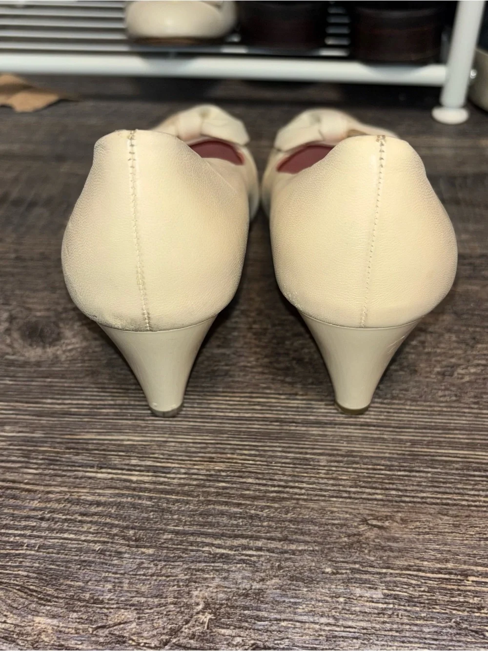 Vintage Salvatore Ferragamo Vara Bow Pumps Ivory Leather Heel Women’s Size 8 2A
